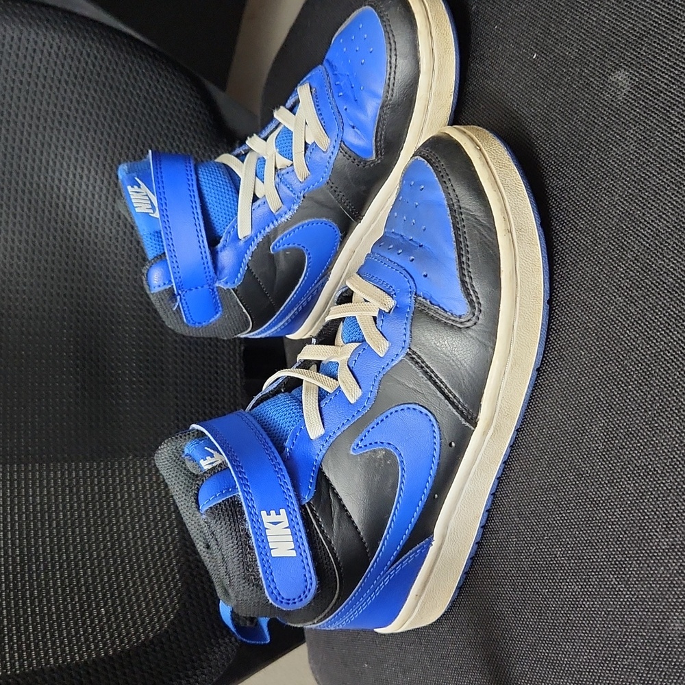 Boys sneakers